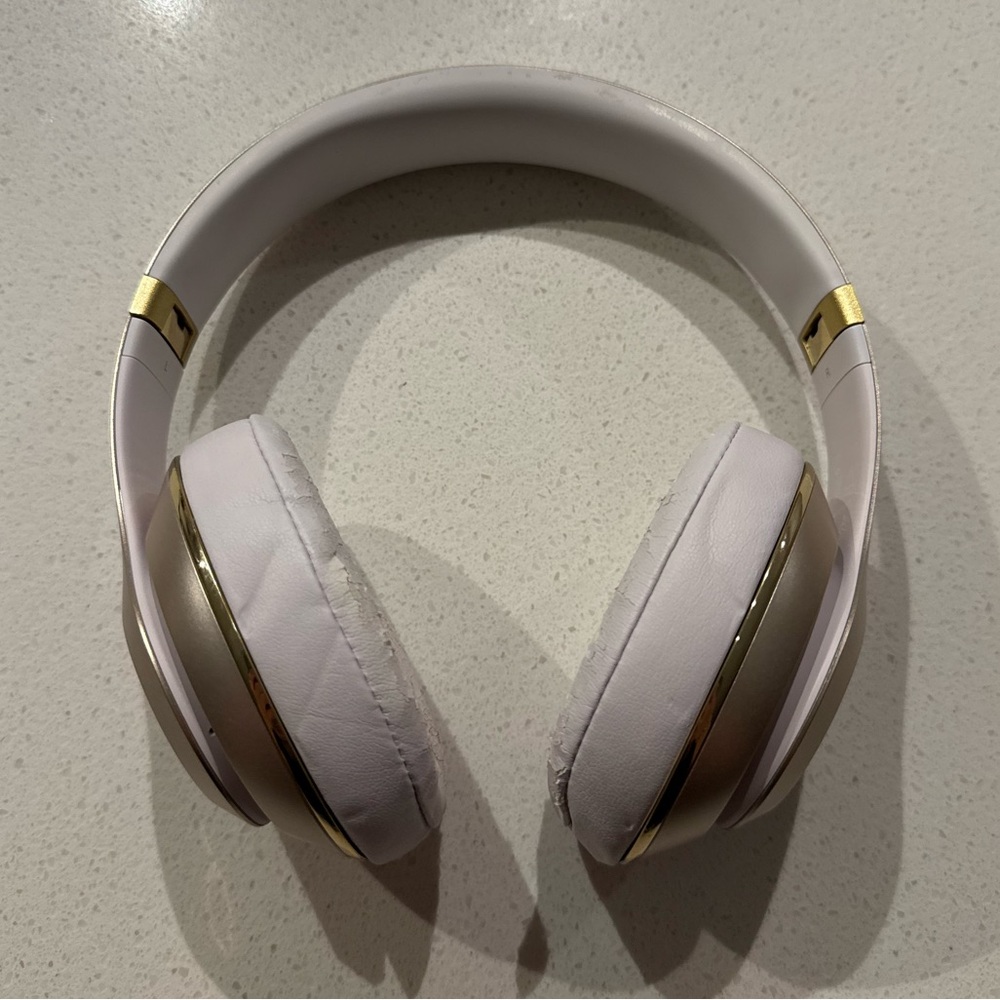 Beats by Dre Studio Over-Ear Headphones - Gold and White - Picture 2 of 5